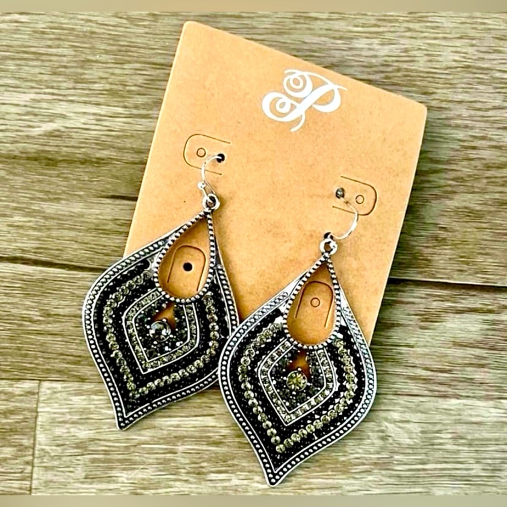 NIB Plunder Garland earrings
